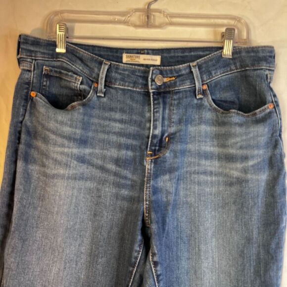 Levis Signature Gold Mid Rise Bootcut Denim Blue Jeans Casual Size 14 Short - Picture 3 of 9